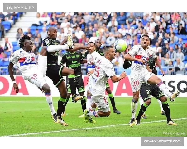 里昂主场4-2战胜勒阿弗尔，米卡乌塔泽梅开二度猛攻取胜。