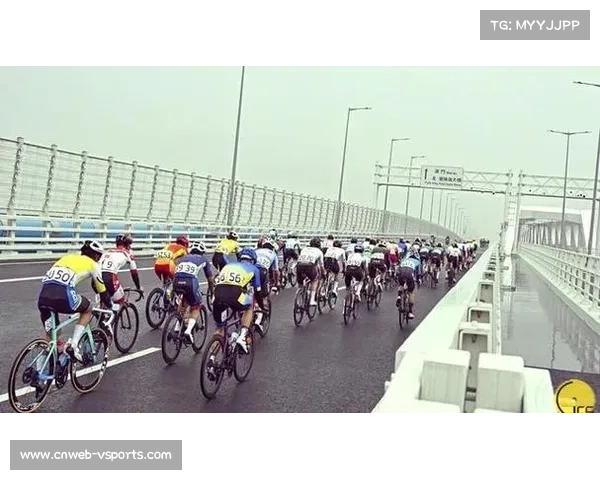 自行车公路赛跨境进行，选手穿行港珠澳大桥